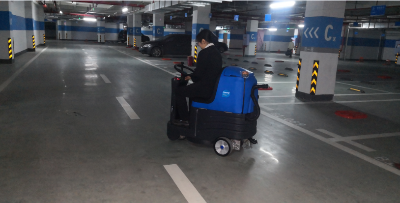 ߙnסլС^ͣ܇ʹRQQ{ʽϴؙCĈD